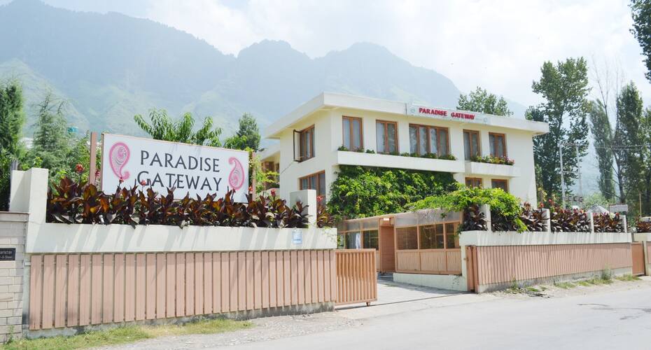 Paradise Gateway Hotel, Srinagar 1